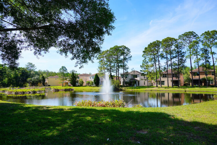 The Benefits of Floating Pond Fountains in Florida’s Climate
